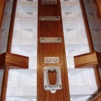 Neue Bodengruppe nach schwerem Auflaufschaden | Yachtbau Janssen & Renkhoff